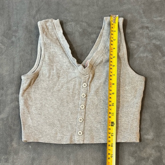 La Vie En Rose Heather Gray Buttoned Crop Top
#1283 - Picture 3 of 6